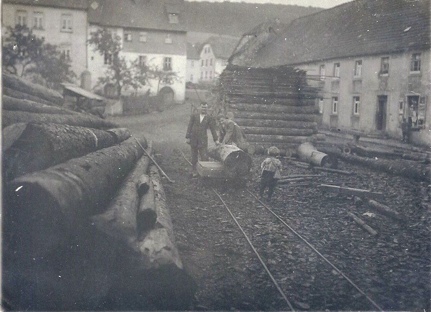 Holzstrasse der Schneidmühle um 1930